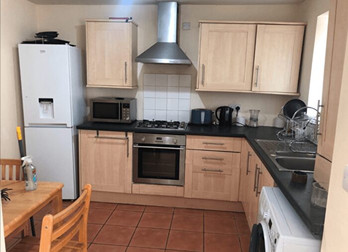 2 Bedroom Flat To Rent In Gunterstone Road, London, W14