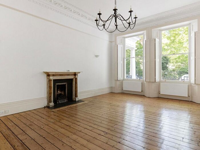 2 Bedroom Flat For Sale In Courtfield Gardens, London, SW5
