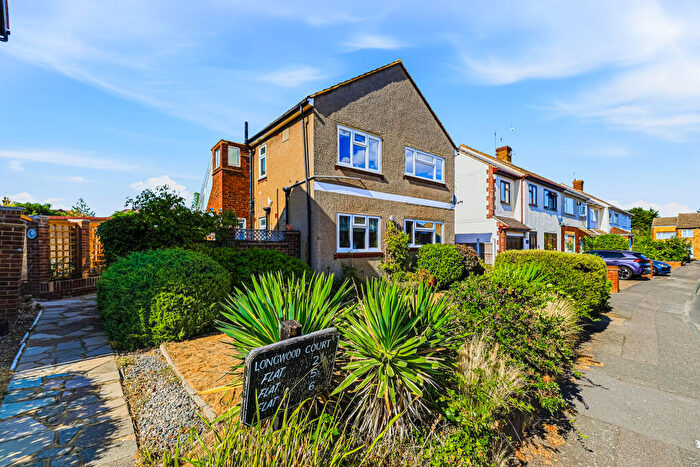 2 Bedroom Maisonette For Sale In Corbets Tey Road, Upminster, RM14