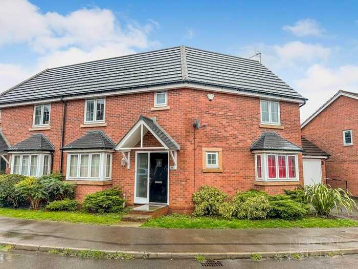 3 Bedroom Semi-Detached House To Rent In Horse Chestnut Close, Chesterfield, S40