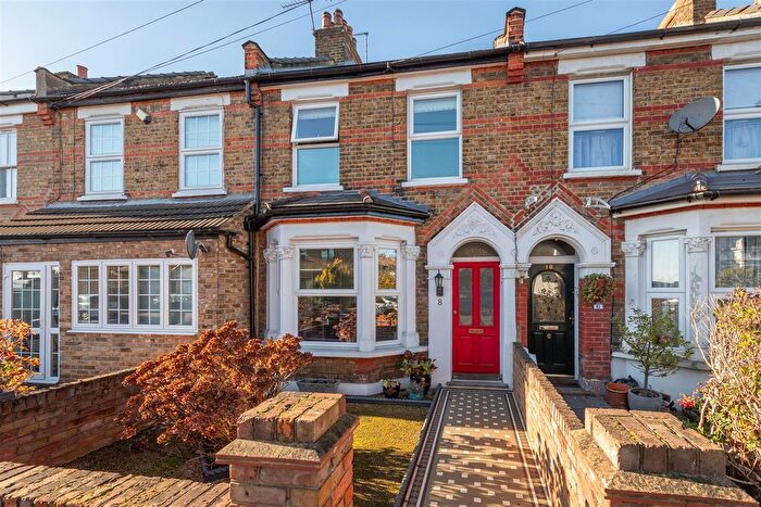 2 Bedroom Property For Sale In Walpole Road, South Woodford, E18