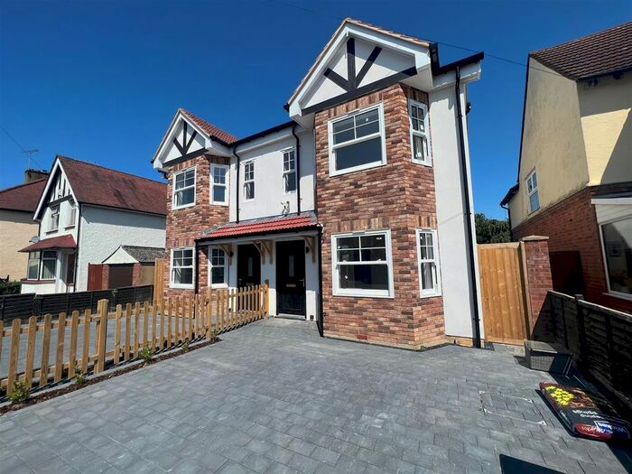 4 Bedroom Semi-Detached House To Rent In Woodman Road, Warley, Brentwood, CM14