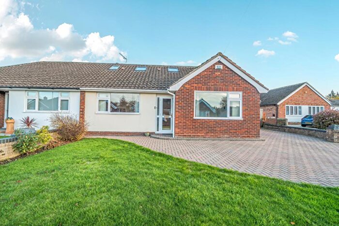 2 Bedroom Detached Bungalow For Sale In Cotmore Gardens, Thame, Oxfordshire, OX9
