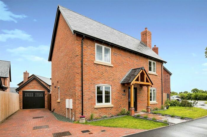4 Bedroom Detached House For Sale In Maes Sarn Wen, Four Crosses, Llanymynech, Powys, SY22