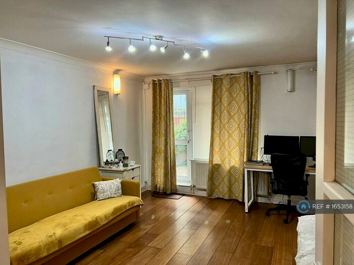 Studio To Rent In Rodney House, London, N1