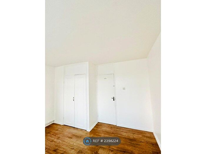 3 Bedroom Semi Detached House To Rent In Alpha Grove, London, E14