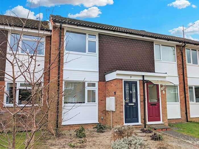 2 Bedroom House To Rent In Barnsnap Close, Horsham, RH12