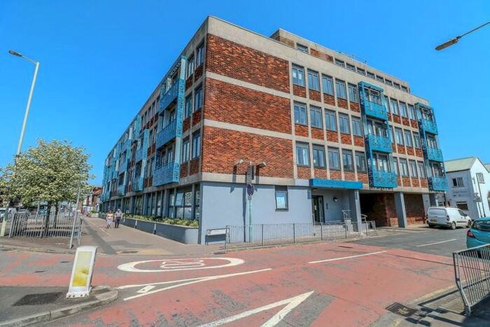 2 Bedroom Flat To Rent In Burlington House Swanfield Road, Waltham Cross, EN8