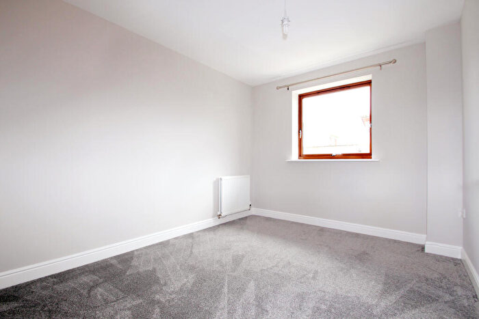 1 Bedroom Flat To Rent In Commonwealth Drive, Three Bridges, Crawley, RH10