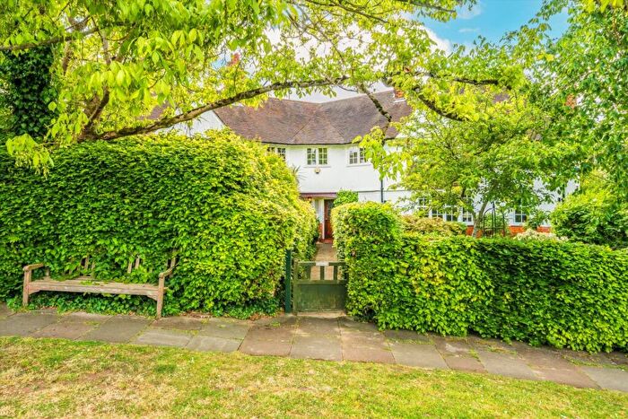 3 Bedroom Terraced House For Sale In Willifield Way, Hampstead Garden Suburb, NW11