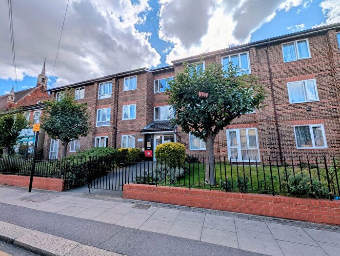 1 Bedroom Flat For Sale In Albert Road, Ilford, Redbridge, IG1
