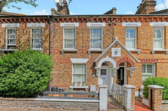 2 Bedroom Property To Rent In Eversleigh Road, London, SW11