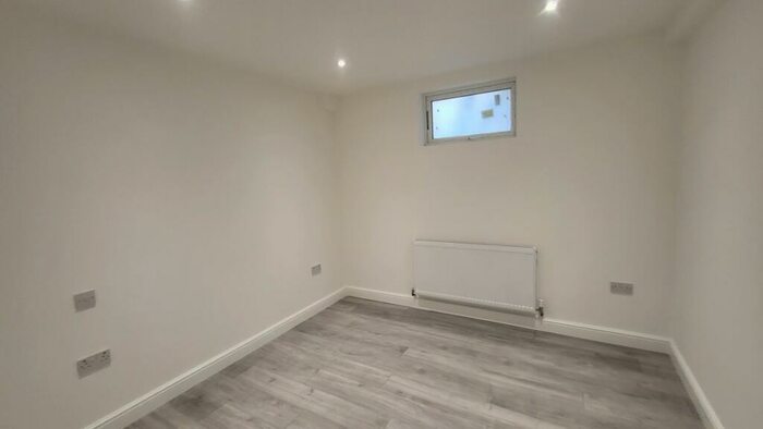 1 Bedroom Flat To Rent In Deans Lane, Edgeware, HA8