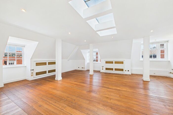 2 Bedroom Flat To Rent In Grosvenor Square, Mayfair, London, W1K