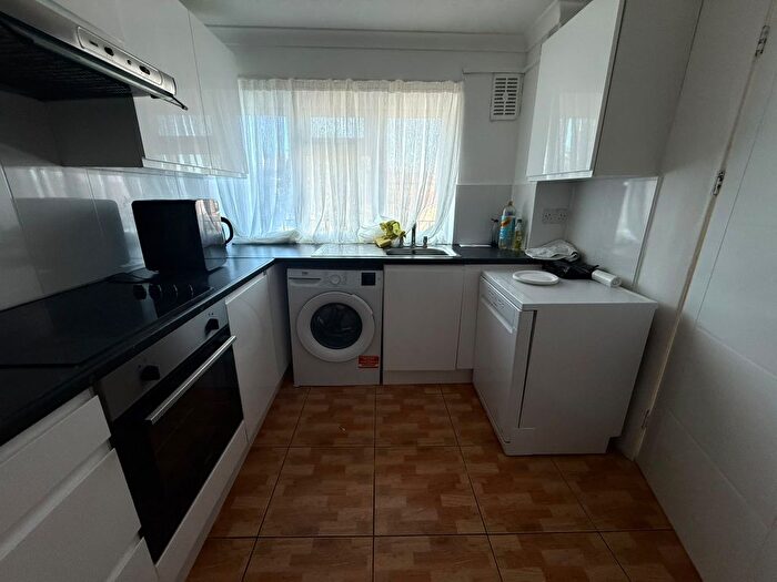 3 Bedroom Maisonette To Rent In Jeremys Green, Edmonton, N18