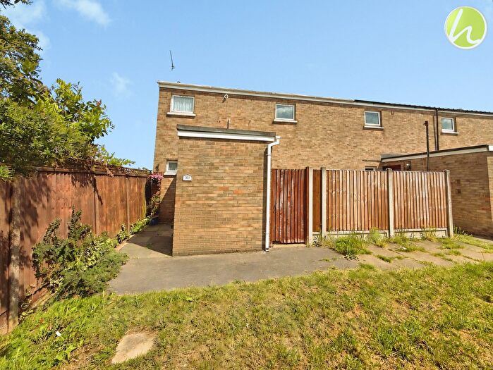 3 Bedroom End Of Terrace House For Sale In Limeslade Close, Corringham, SS17