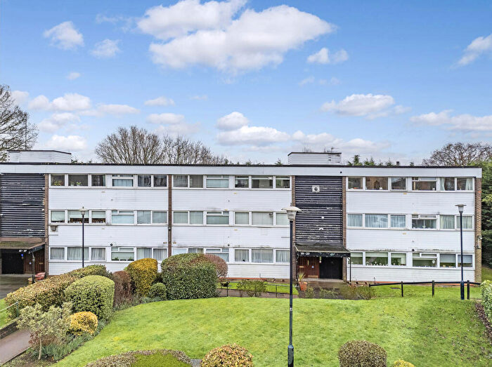 2 Bedroom Apartment For Sale In St. Winifreds Close, Chigwell, IG7