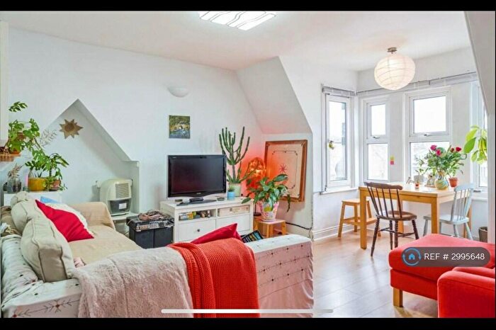 2 Bedroom Flat To Rent In Camberwell Road, London, SE5
