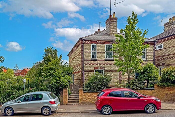 2 Bedroom Semi-Detached House For Sale In Folly Lane, St Albans, AL3