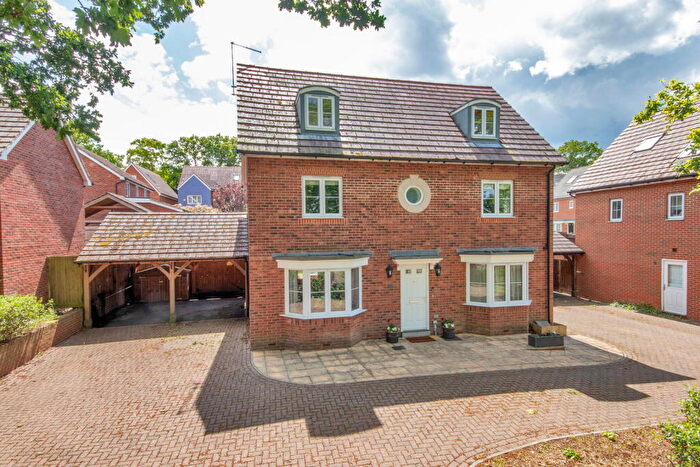 5 Bedroom Detached House For Sale In Chartwell Lane, Longfield, Kent, DA3