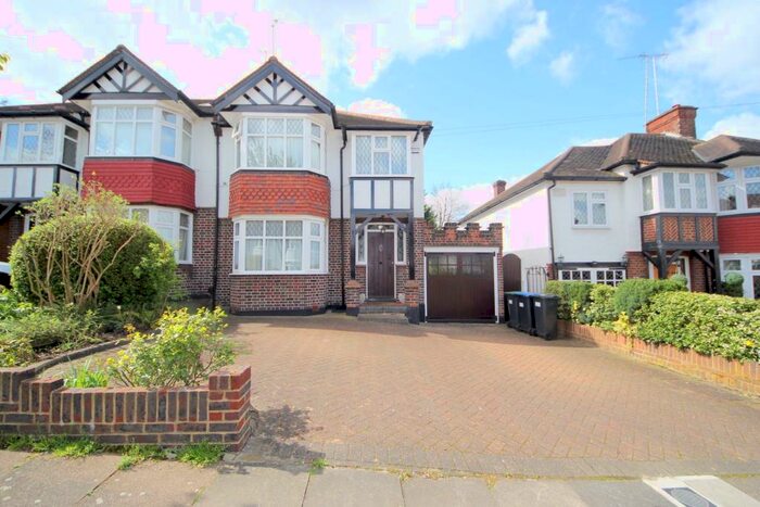 3 Bedroom Semi-Detached House To Rent In Broadfields Avenue, Winchmore Hill, N21