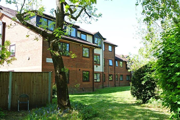 2 Bedroom Flat For Sale In Grange Court, Chiltern Close, Off Gresham Road, Staines, TW18