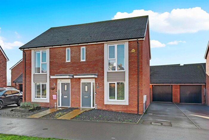 3 Bedroom Semi Detached House For Sale In Chestnut Avenue, Meon Vale, Stratford-Upon-Avon, CV37