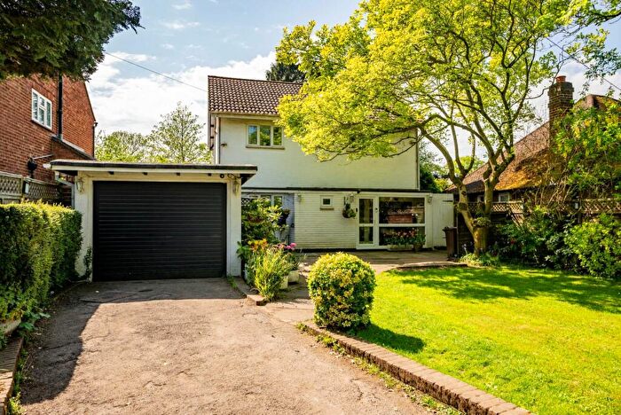 3 Bedroom Detached House For Sale In Sandpit Lane, St. Albans, Hertfordshire, AL1