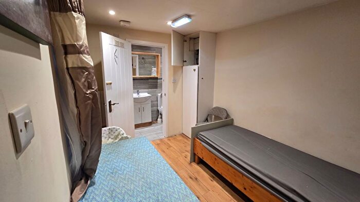 Studio To Rent In Dehar Crescent, London, NW9