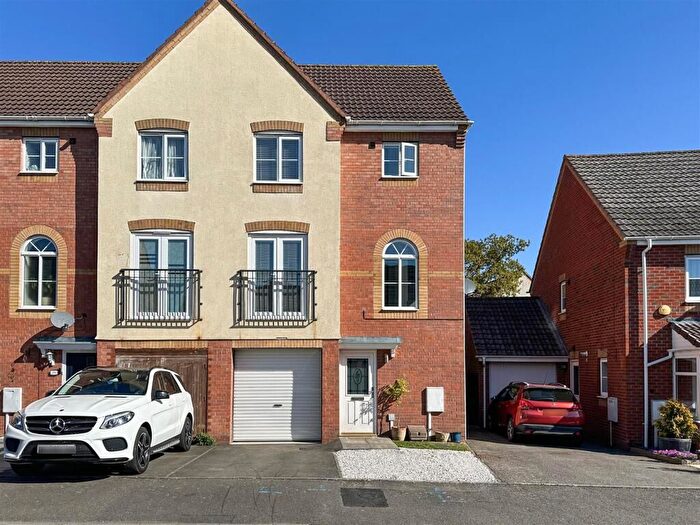 4 Bedroom Terraced House To Rent In Clover Way, Bedworth, CV12