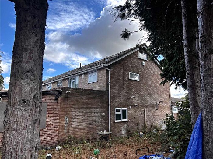 3 Bedroom End Of Terrace House For Sale In Goodman Park, Slough, SL2