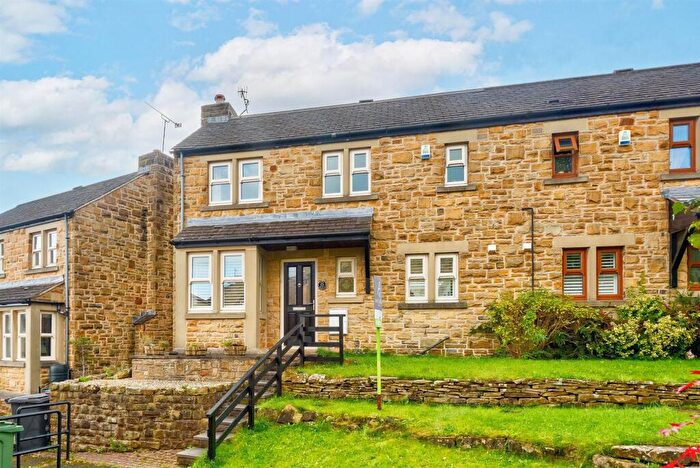 3 Bedroom Semi-Detached House For Sale In Red Oak Lane, Stannington, Sheffield, S6