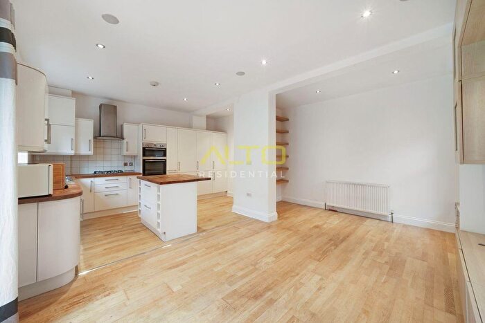 2 Bedroom Flat To Rent In Park Lane, Wembley, Middlesex, HA9