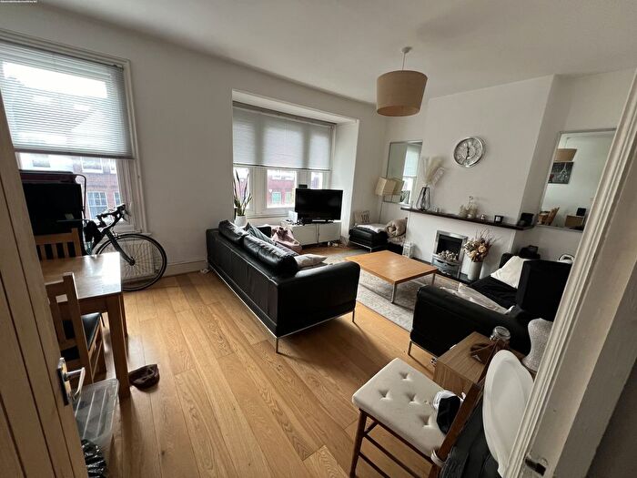 4 Bedroom Flat To Rent In Quinton Street, London, SW18