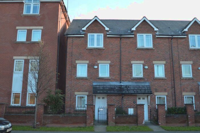 4 Bedroom Town House To Rent In Chorlton Road, M15