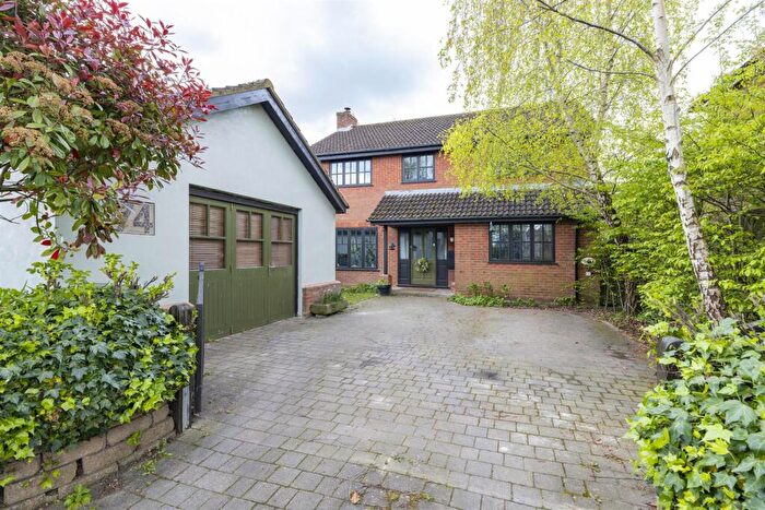 4 Bedroom Detached House For Sale In High Street, Cranfield, MK43