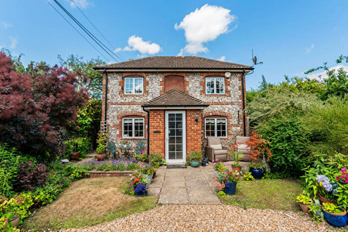 3 Bedroom Detached House For Sale In The Dene Hurstbourne Tarrant Andover, Hampshire, SP11