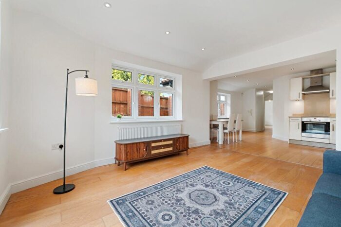 3 Bedroom Detached Bungalow For Sale In Wayside, Golders Green, London, NW11