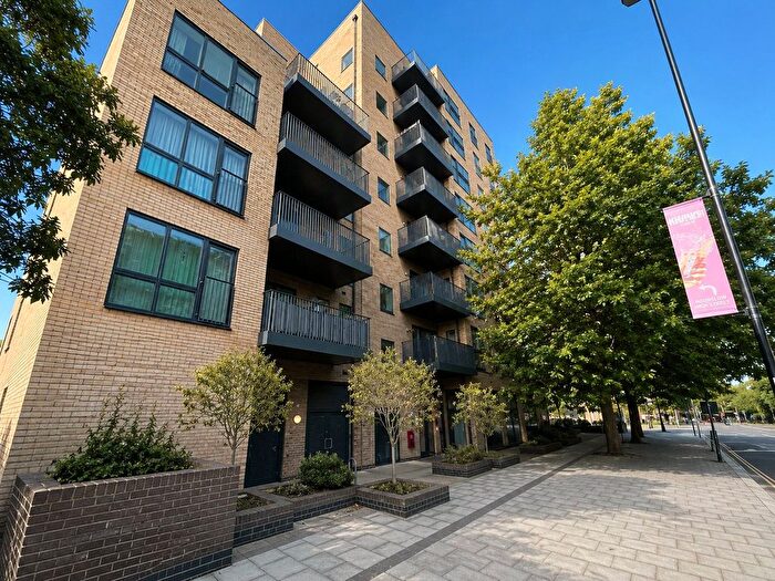 2 Bedroom Flat For Sale In Lampton Road, Hounslow, Greater London, TW3