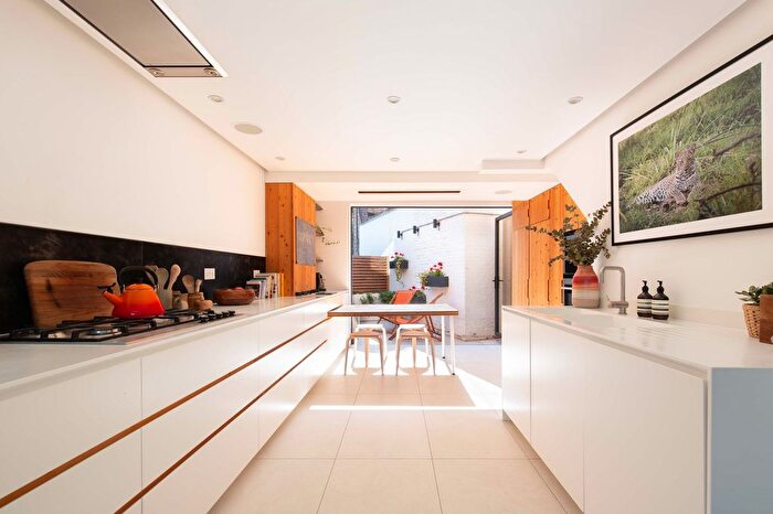 1 Bedroom Terraced House To Rent In Independent Place, Dalston, E8