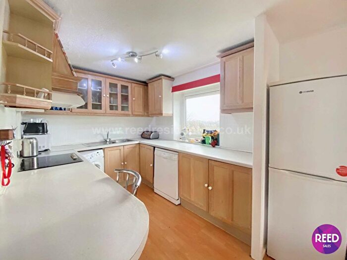1 Bedroom Flat To Rent In Brecon Flats, Westcliff On Sea, SS0