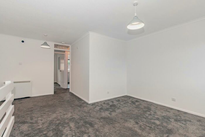 1 Bedroom Apartment To Rent In Manor Road, Witney, OX28