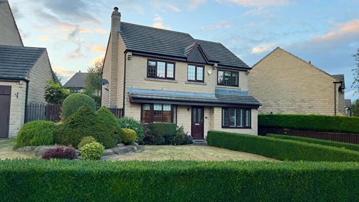 4 Bedroom Detached House For Sale In Coppice View, Idle, Bradford, BD10