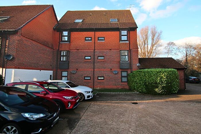 1 Bedroom Maisonette For Sale In Veryan, Woking, GU21
