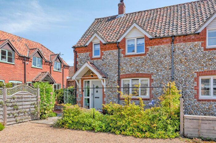 2 Bedroom Cottage For Sale In Chain Free - A Beautifully Renovated Town House In The Heart Of Holt, NR25