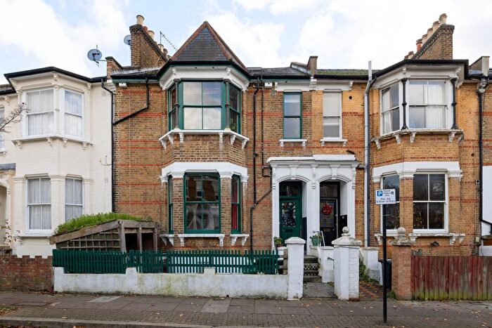 6 Bedroom Terraced House For Sale In Ickburgh Road, Hackney, E5