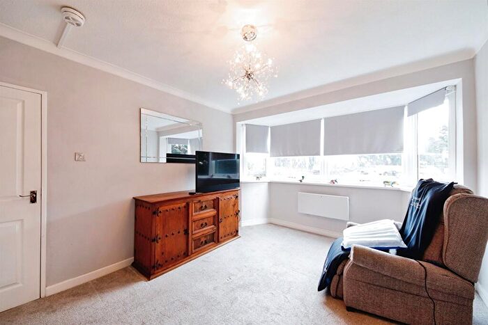 1 Bedroom Apartment For Sale In Lode Lane, Solihull, B92