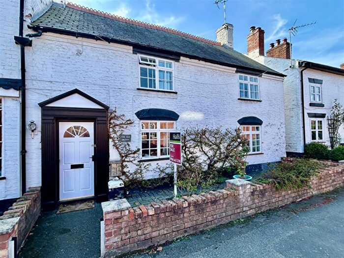 3 Bedroom Semi Detached House For Sale In Whitchurch Road, Bangor On Dee., LL13