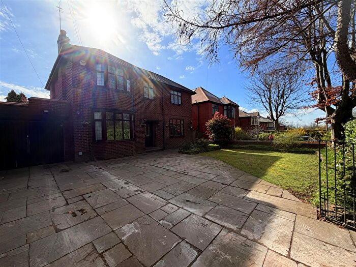 5 Bedroom Detached House For Sale In Astley Road, Stalybridge, SK15