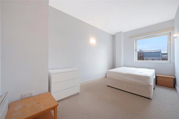 2 Bedroom Apartment To Rent In Artichoke Hill, London, E1W